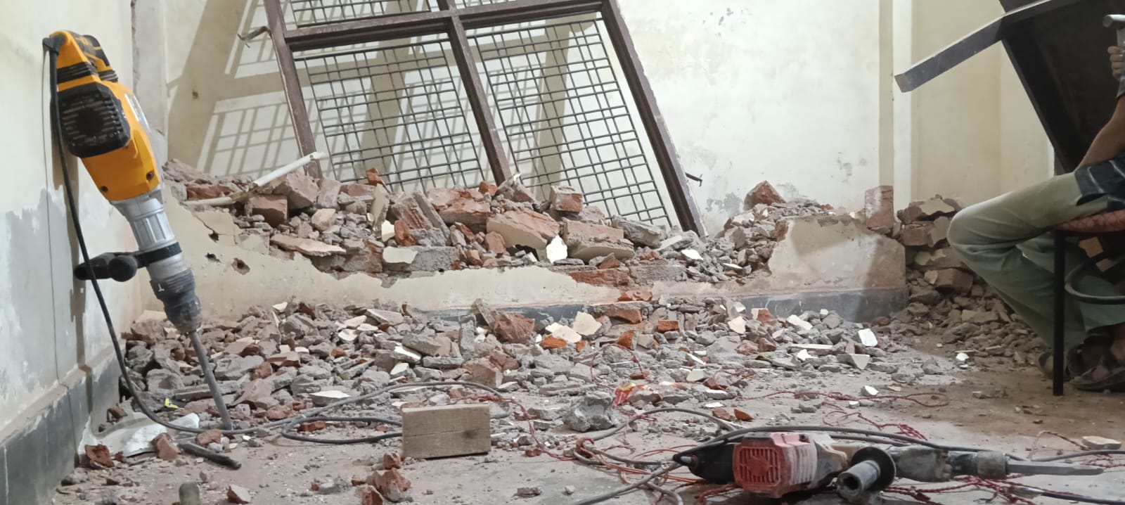 Wall demolition service Kanpur